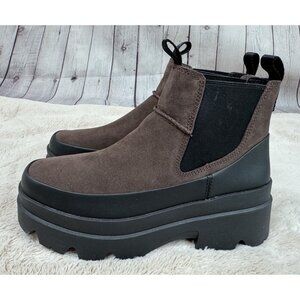 NWOT UGG Brisbane Chelsea Burnt Cedar Brown Leather Suede Platform Boot Size 10